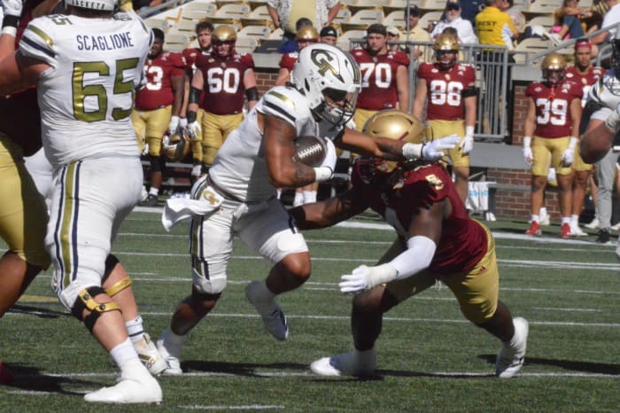 Dontae Smith runs the ball vs Boston College